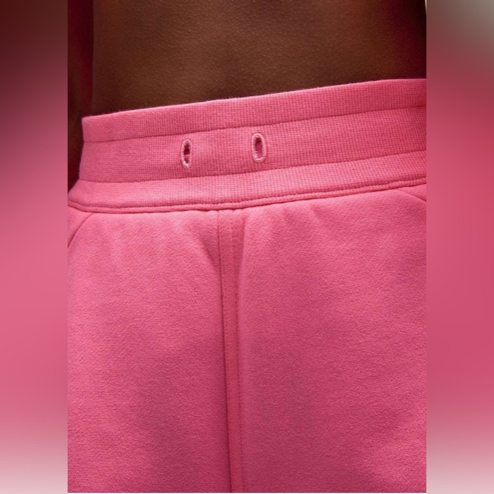 Lululemon Scuba High-Rise Short 5” size 8 Sakura pink - Picture 6 of 7